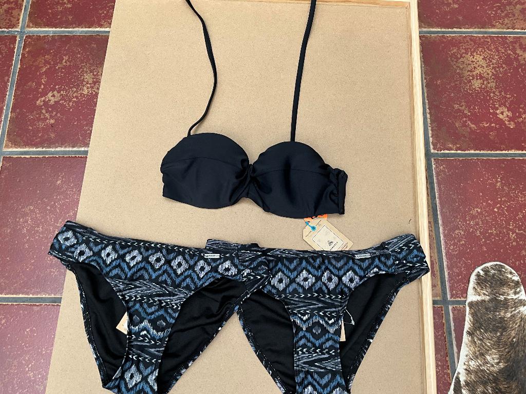 Bikini merk firefly maat 36C met 2 broekjes nieuw, Zwart, Nieuw, Badpak, Ophalen of Verzenden