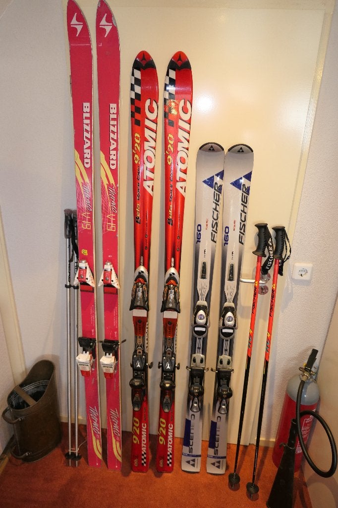 Ski's 3 paar, incl hoezen, stokken, schoentassen, 160 tot 180 cm, Gebruikt, Ophalen of Verzenden, Atomic
