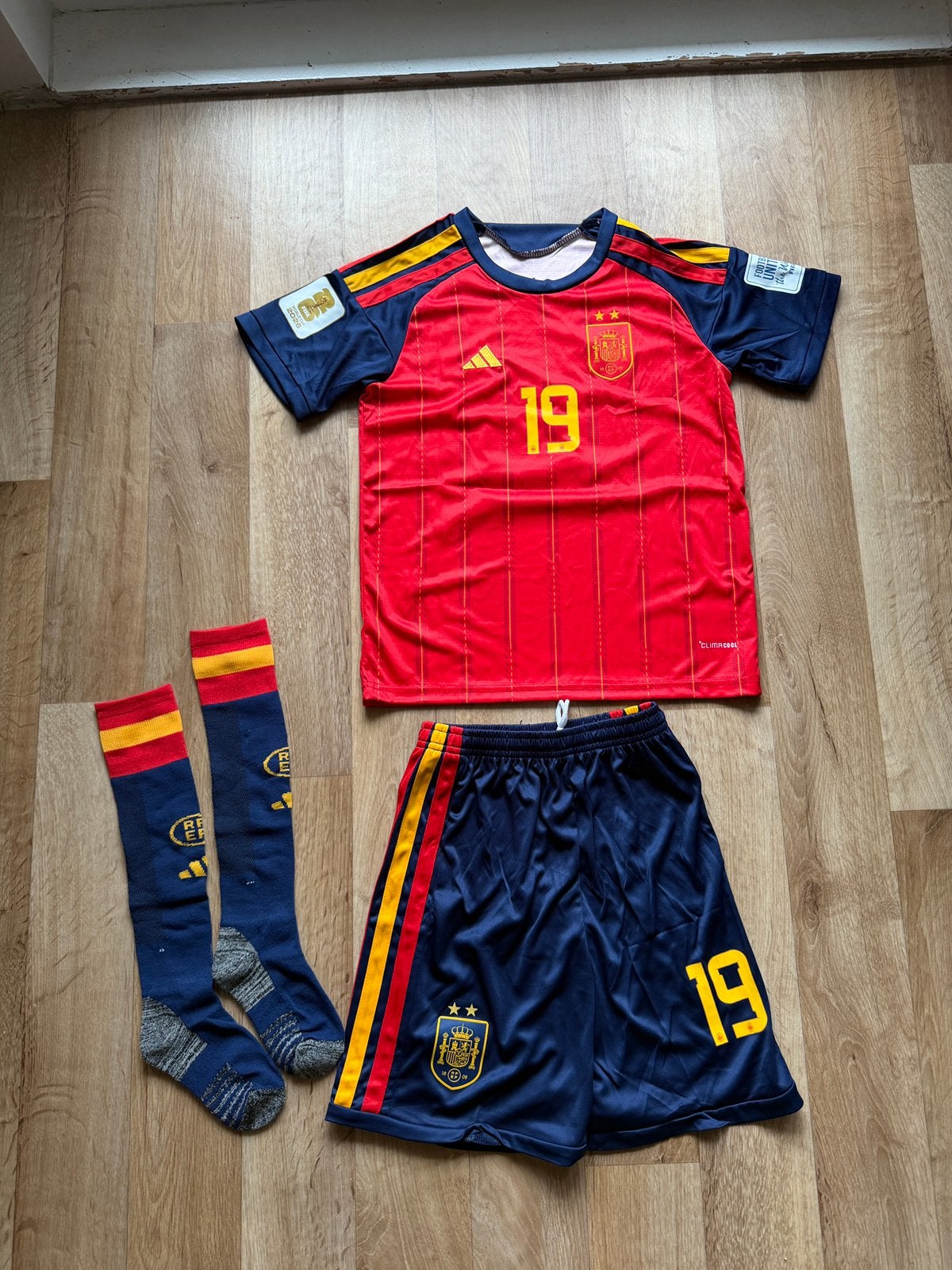 Spanje 2026 Thuis Tenue Kinderen - Lamine Yamal 19, Maat XS of kleiner, Ophalen of Verzenden, Zo goed als nieuw, Shirt