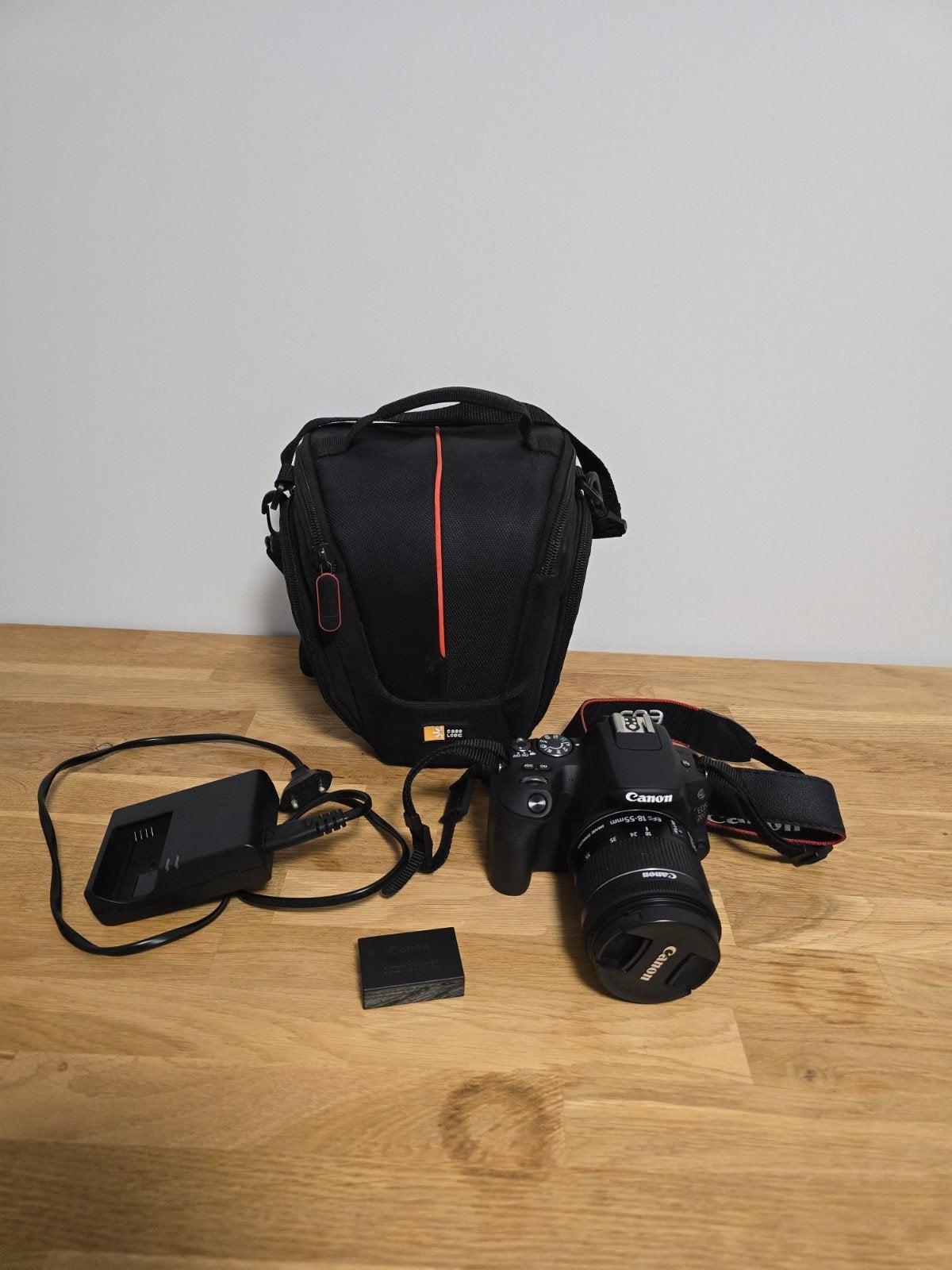 Canon EOS 200D spiegelreflexcamera met 18-55mm lens, Audio, Tv en Foto, Fotocamera's Digitaal, Spiegelreflex, Canon, Zo goed als nieuw