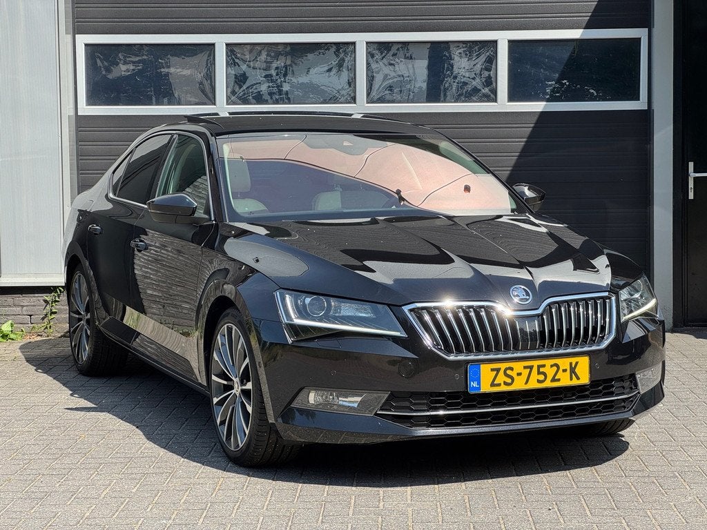 Skoda Superb 1.8 TSI Laurin & Klement Pano, Xenon/Led, Memor, Euro 6, 4 cilinders, Zwart, Leder