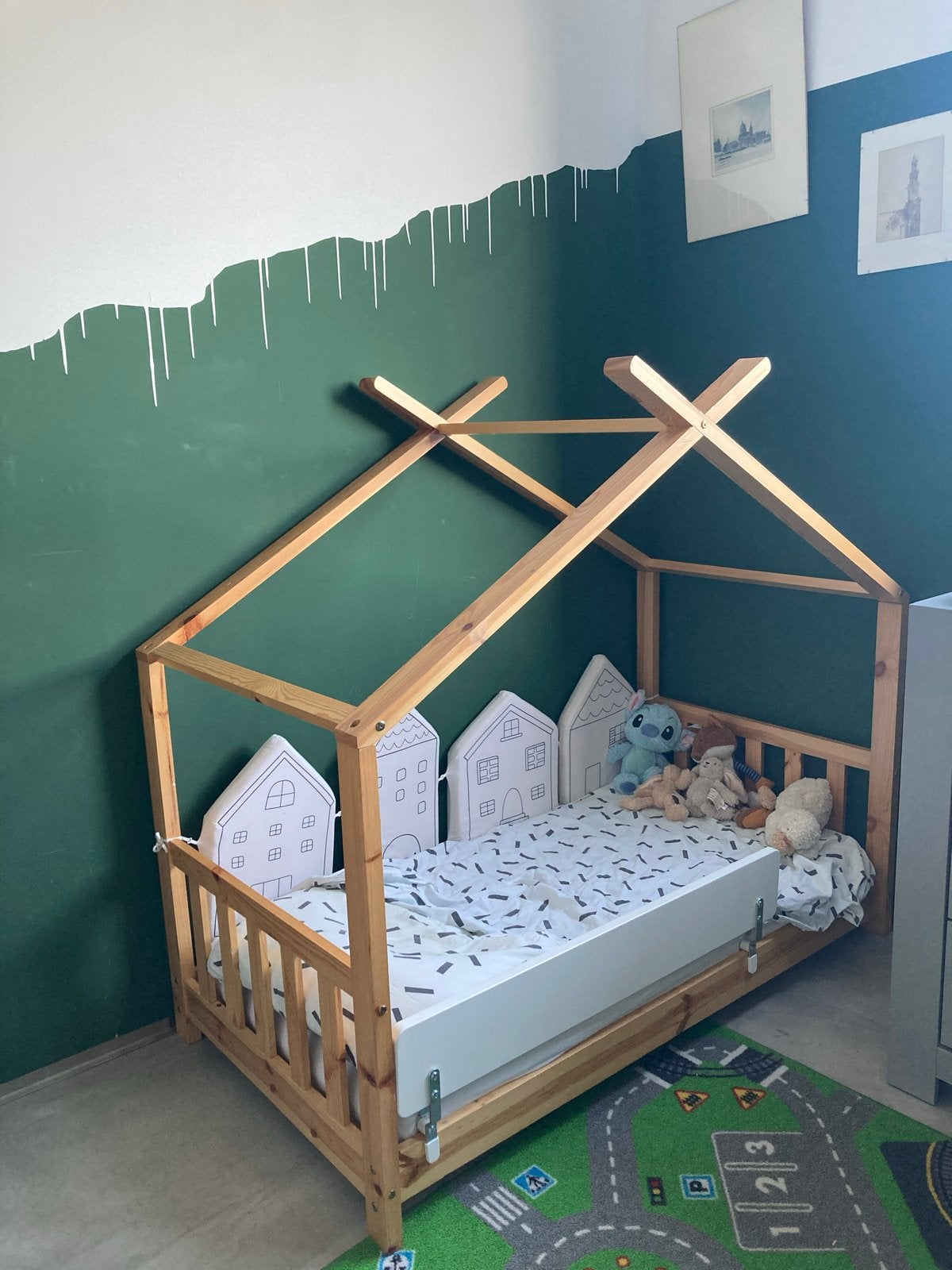 Houten kinderbed huisbed met lattenbodem, Ophalen, 70 tot 85 cm, Zo goed als nieuw, Lattenbodem