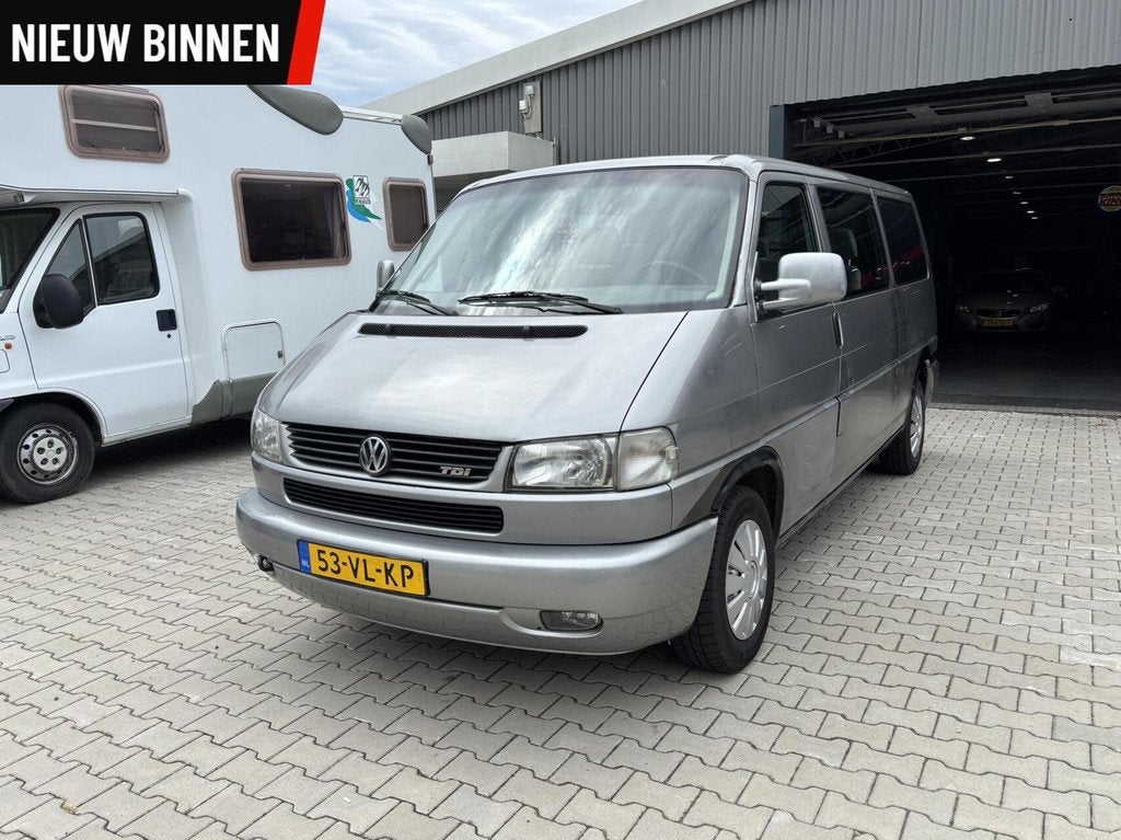 Volkswagen Transporter 2.5 TDI AUTOMAAT AIRCO invalide LIFT, Auto's, Bestelauto's, Stof, Gebruikt, Volkswagen, Bedrijf
