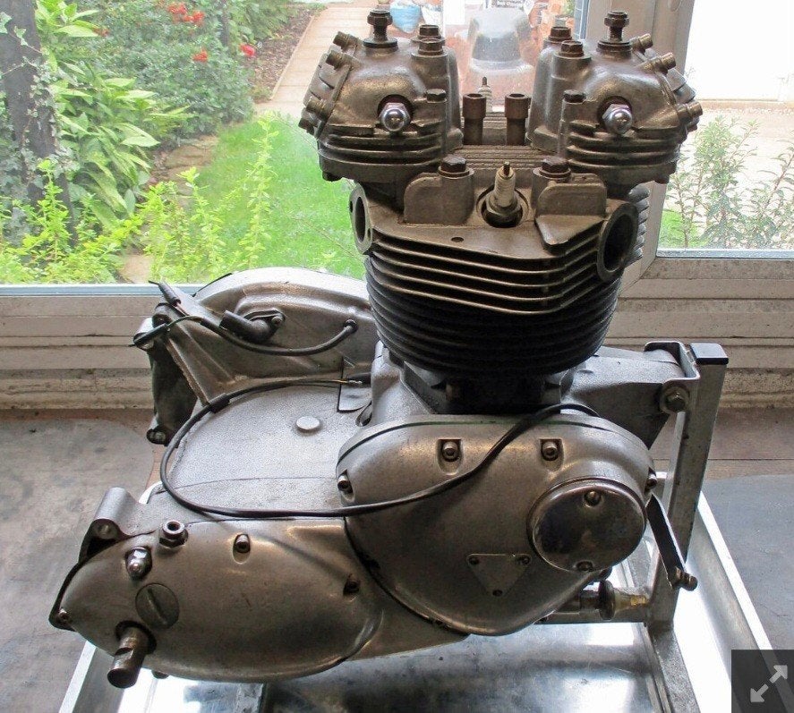 Gezocht: Triumph t140 of t120 motorblok, Motoren, Onderdelen | Oldtimers, Ophalen of Verzenden, Gebruikt