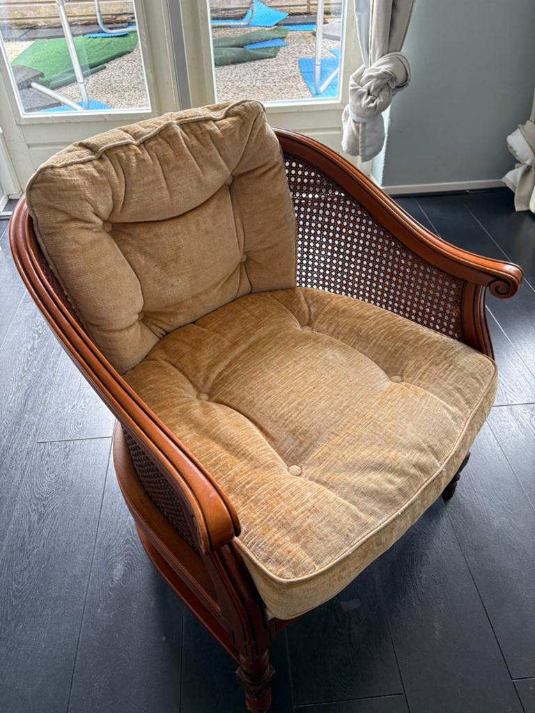 Kersen houten stoel, Huis en Inrichting, Stoelen, Ophalen of Verzenden, Zo goed als nieuw, Bruin, Eén