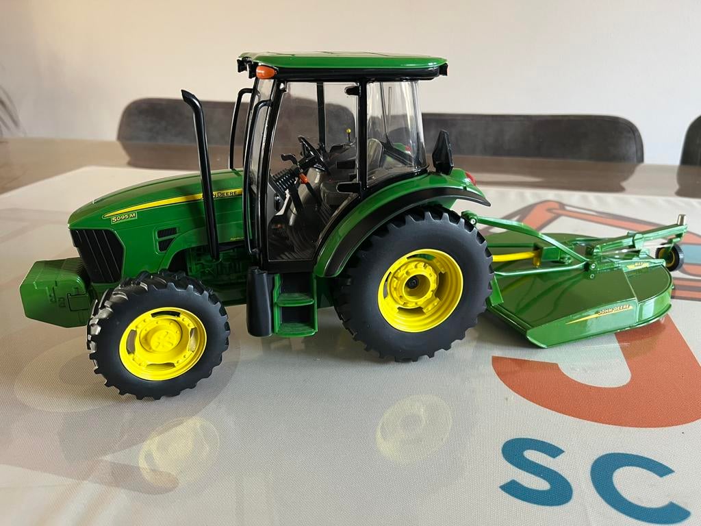 John Deere 5095 M trekker met MX maaier Ertl, Ophalen of Verzenden, Zo goed als nieuw, Tractor of Landbouw