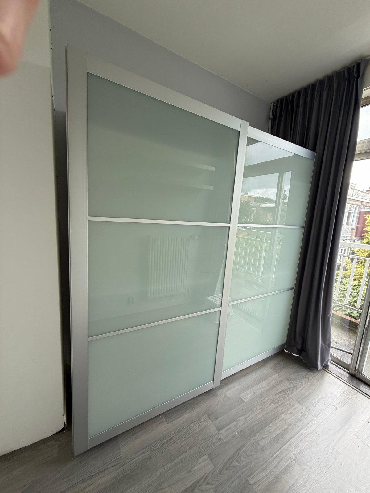 Kledingkast met melkglas schuifdeuren 200x200x65 cm, Ophalen, Gebruikt, 200 cm of meer, Glas