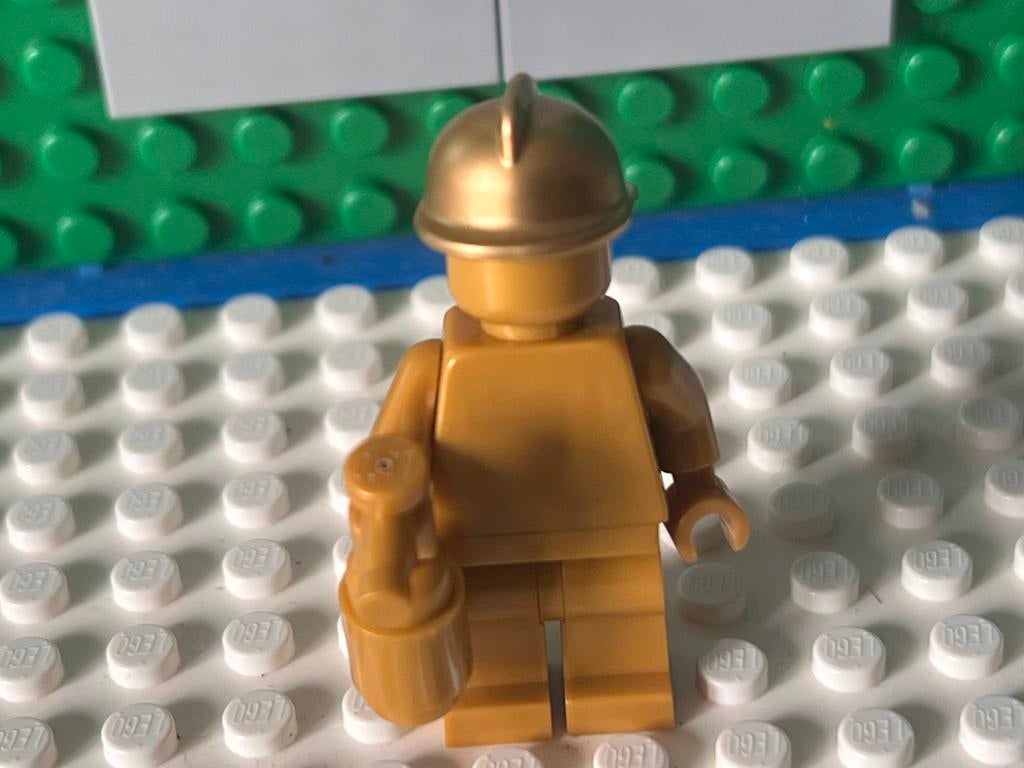 Lego gouden brandweerman minifiguur, Ophalen of Verzenden, Zo goed als nieuw