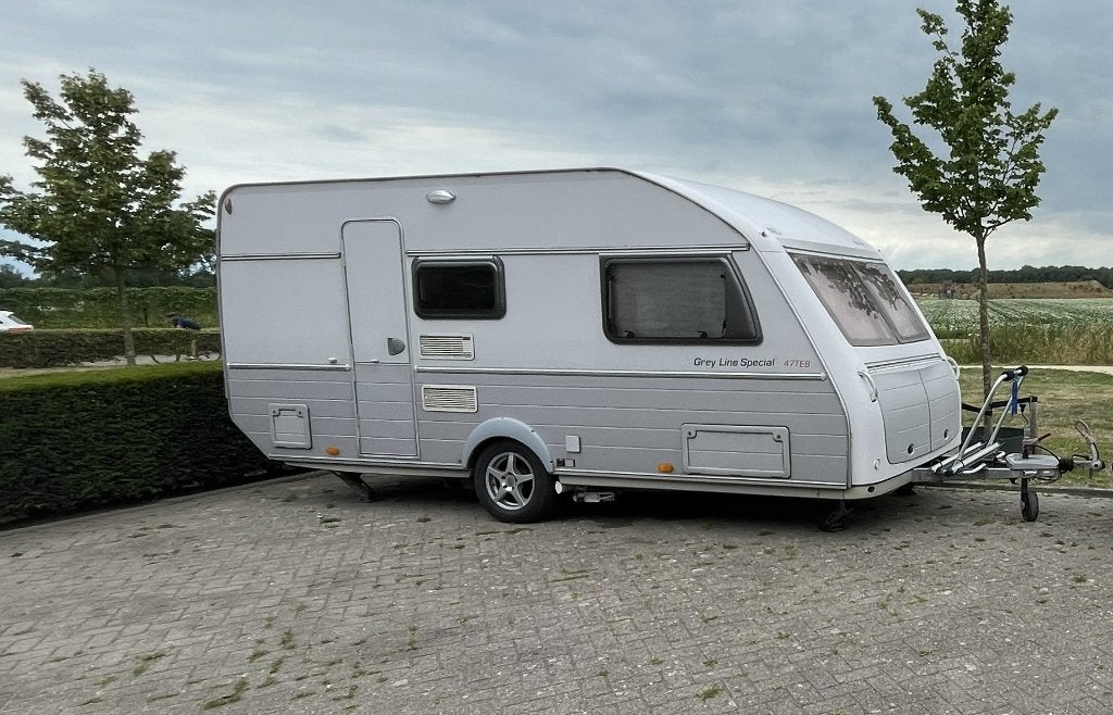 Kip Grey Line Special 47 TEB modeljaar 2004, 2 aparte bedden, Kip, Treinzit, Schokbreker