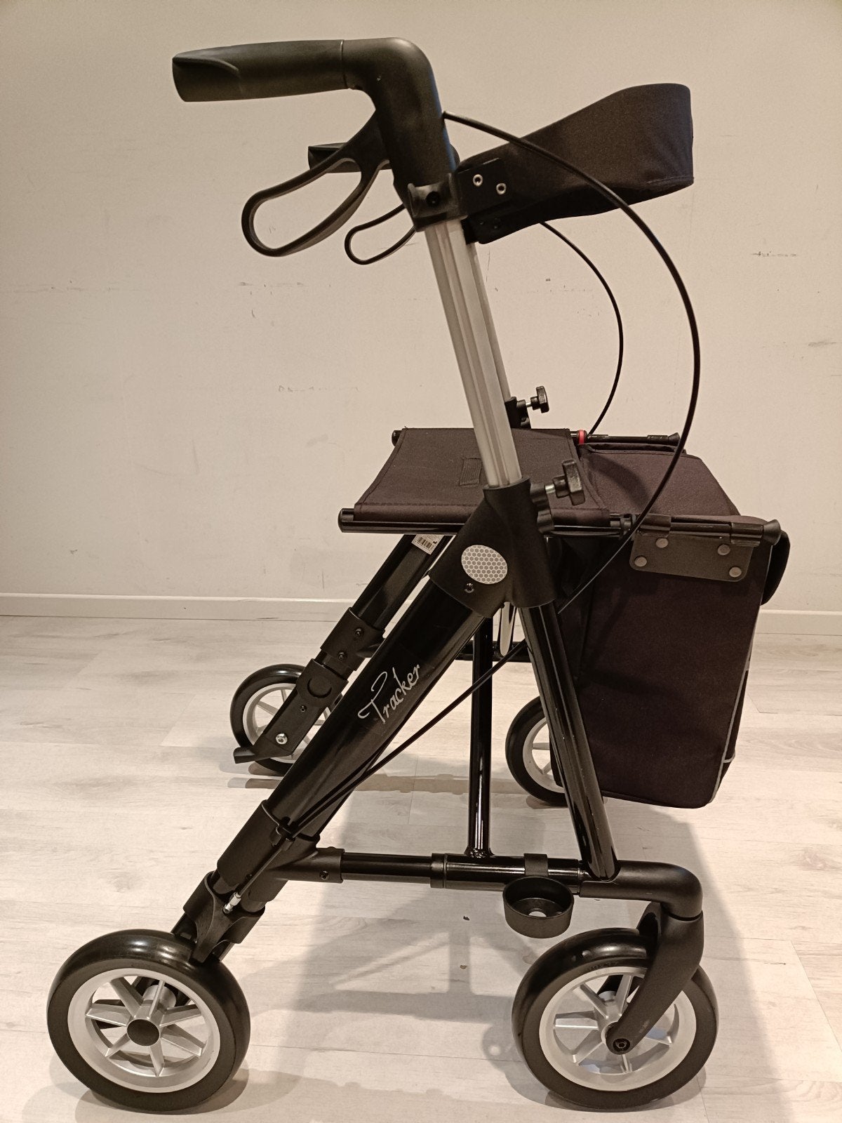 Rehasense Tracker 6,5kg rollator incl Servicebeurt ZGAN., Diversen, Rollators, Zo goed als nieuw, Lichtgewicht, Opvouwbaar, Ophalen of Verzenden