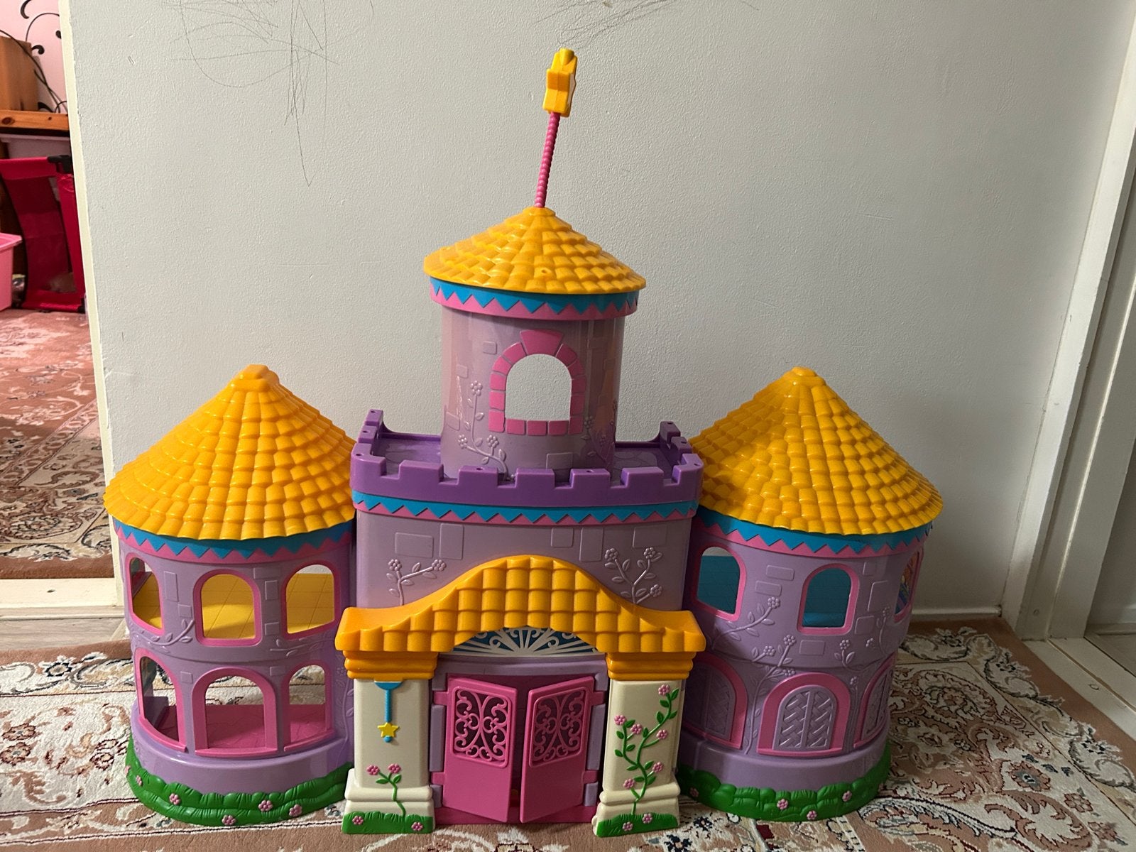 Groot en kleurrijk poppenhuis kasteel, Ophalen, Gebruikt, Poppenhuis
