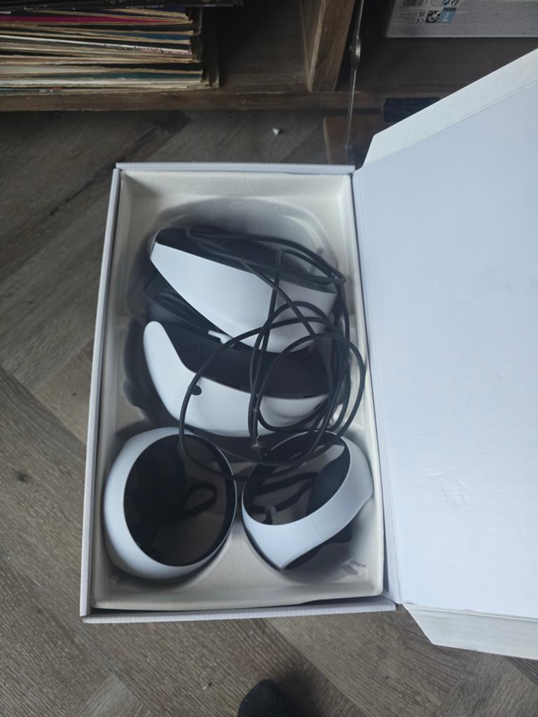 PS VR2 Headset met Controllers - Slechts 4x gebruikt, Spelcomputers en Games, Virtual Reality, Zo goed als nieuw, Sony PlayStation