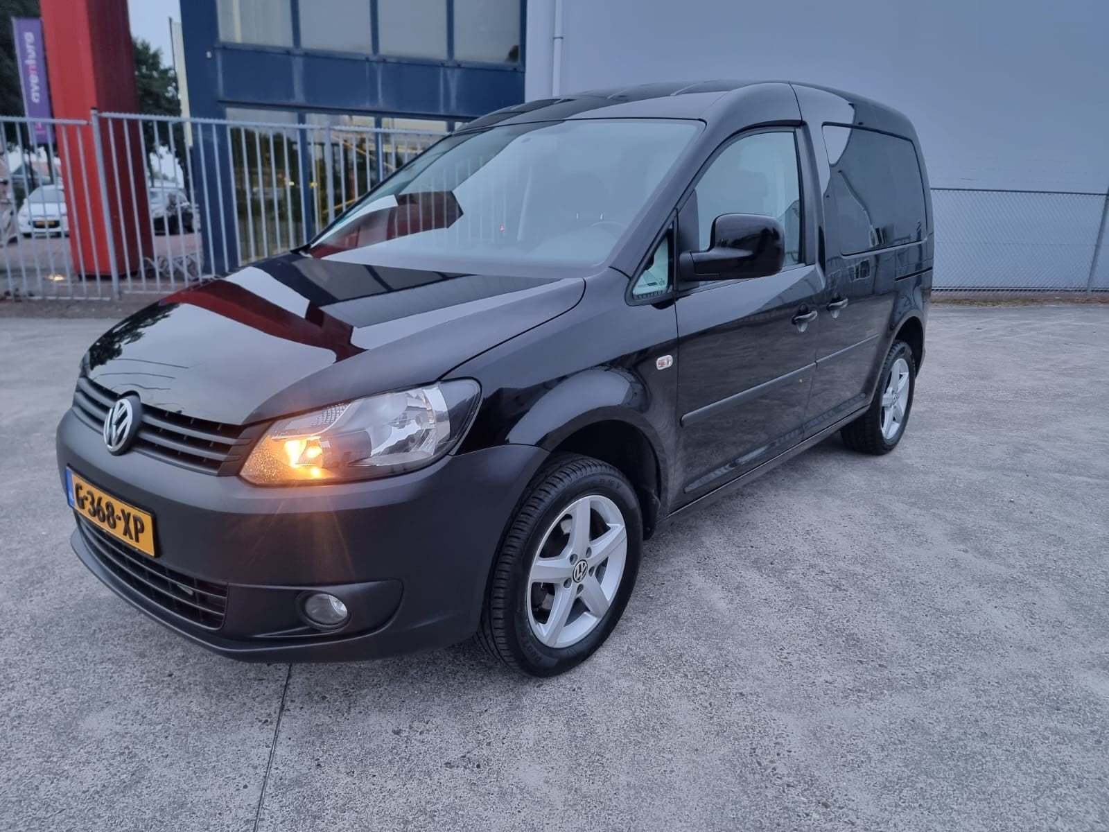 Volkswagen Caddy 1.2 TSI 63KW 2011 Zwart, Voorwielaandrijving, 15 km/l, 4 cilinders, Volkswagen