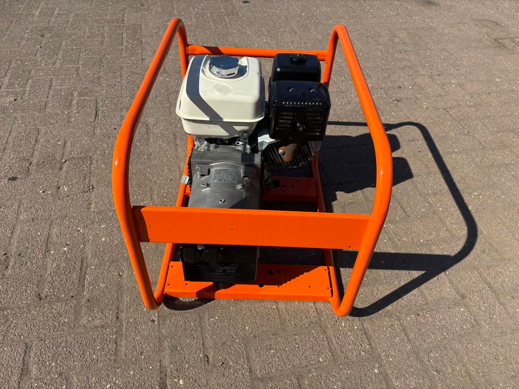 Foto 4 van 4.2 KVA aggregaat 230Volt Honda GX270 benzine generator