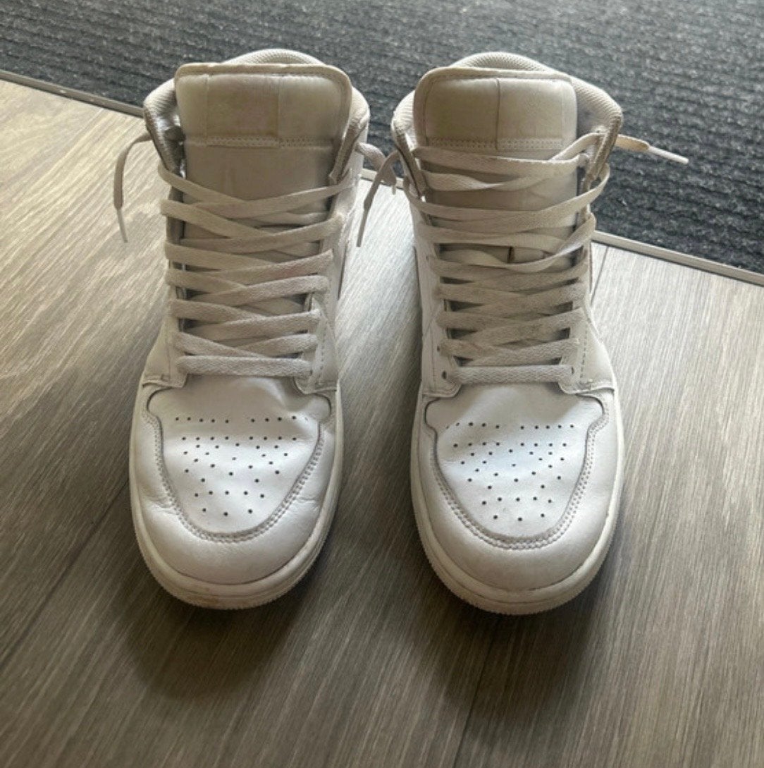 Witte Nike Air Jordan 1 Mid sneakers, Ophalen of Verzenden, Gedragen, Wit, Sneakers of Gympen