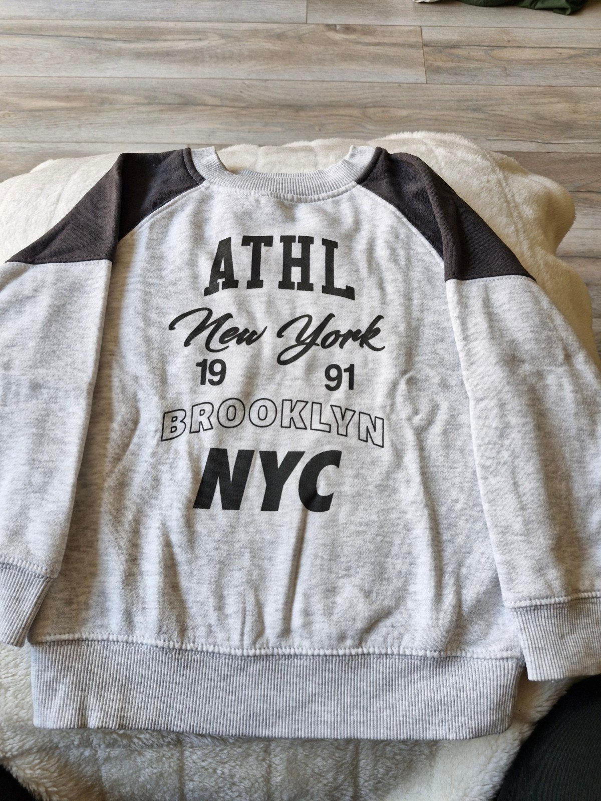 Grijze new York 1991 trui maat 110, Trui of Vest, Onbekend, Ophalen of Verzenden, Zo goed als nieuw