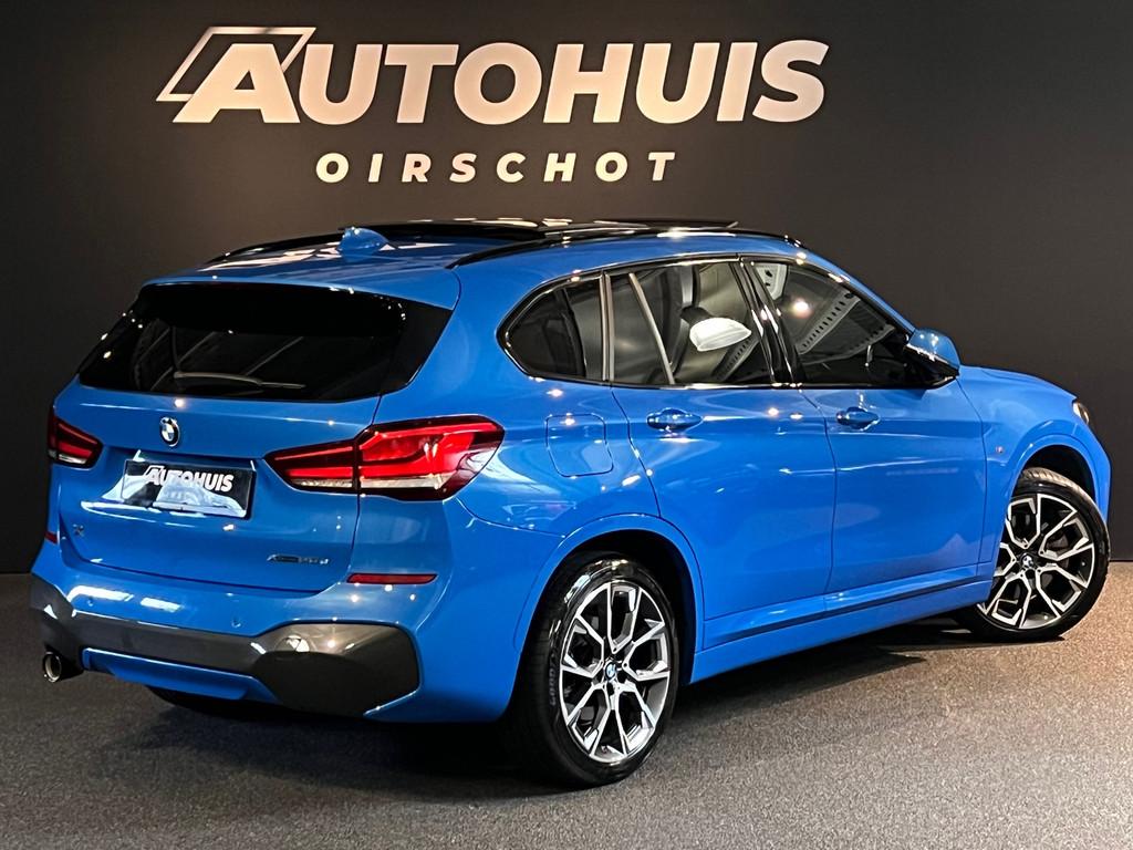 BMW X1 XDrive25e High Executive Edition M Pano/ Leder/ Adapt, Gebruikt, Zwart, Blauw, Bedrijf