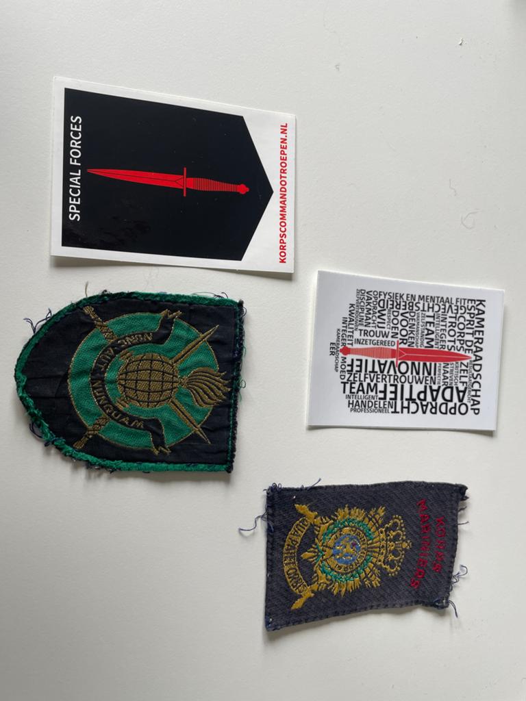 Militaire Emblemen en Badges - Korps Commando Troepen, Verzamelen, Verzenden, Zo goed als nieuw, Embleem, Speld of Insigne