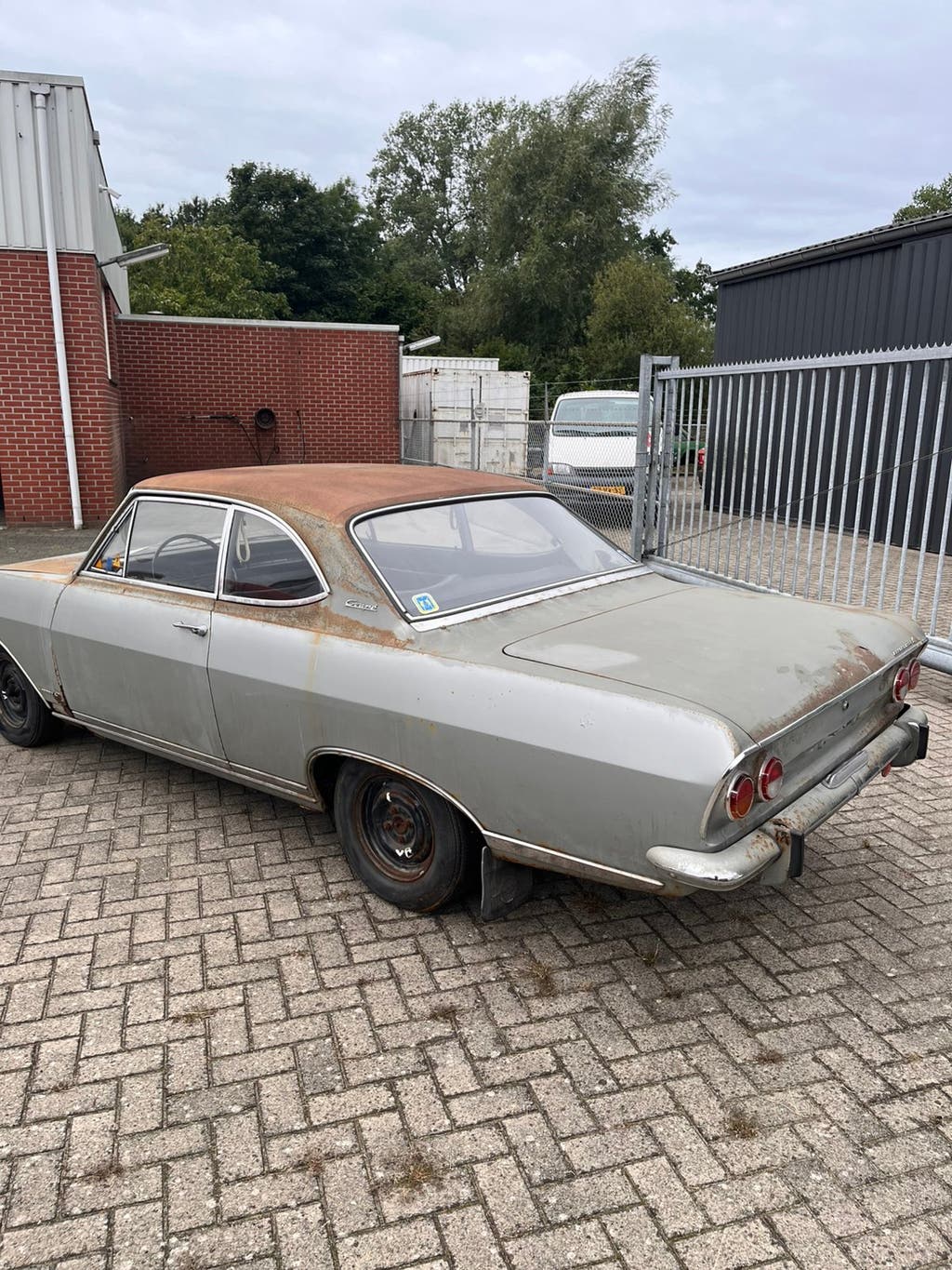 Record B 1.9s Coupe, foto 4