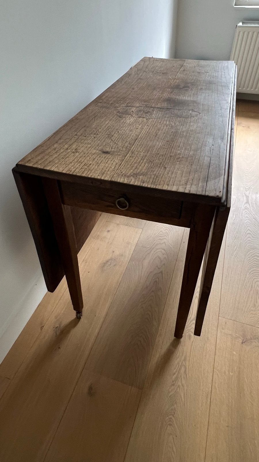 Antieke houten oortafel met wieltjes, Ophalen