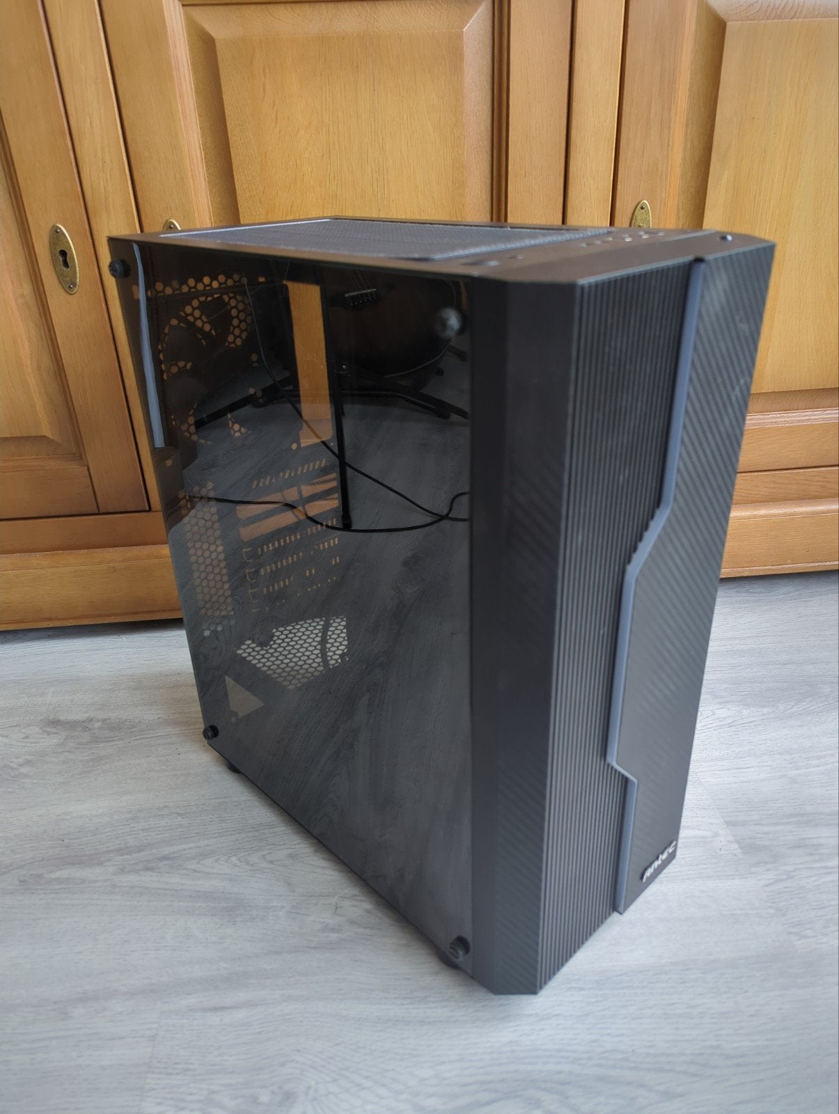 Antec computerkast met RGB verlichting., Ophalen