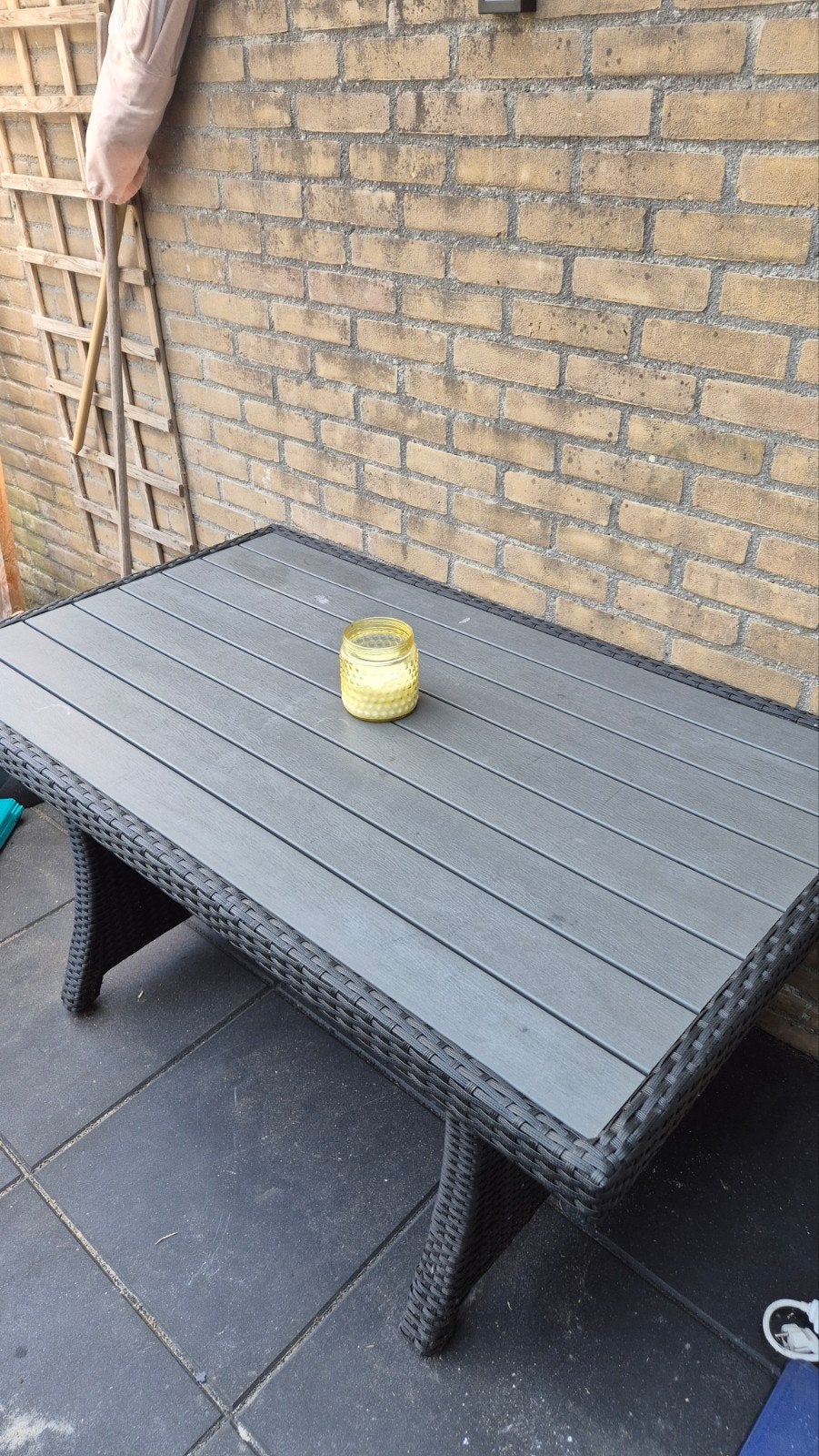 Wicker tuintafel met kunststof blad, Tuin en Terras, Tuintafels, Ophalen