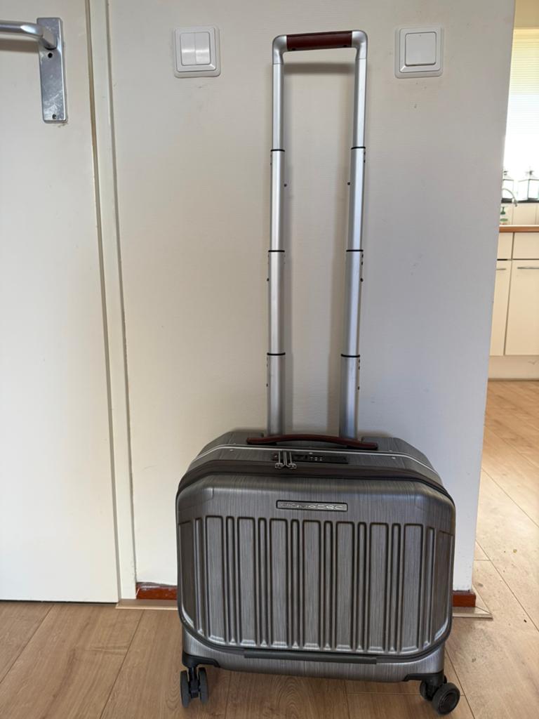 Piquadro PQLM Laptop Trolley (incl. bon & 4 jr. garantie), Sieraden, Tassen en Uiterlijk, Koffers, Wieltjes, Hard kunststof, Minder dan 50 cm