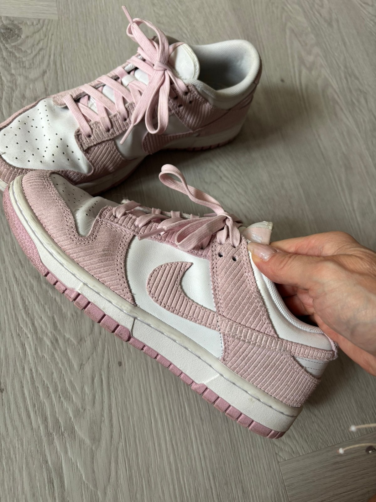 Zeer mooie limited edition sneakers NIKE DUNK LOW mt 41, Wit, Ophalen of Verzenden, Sneakers of Gympen, Zo goed als nieuw