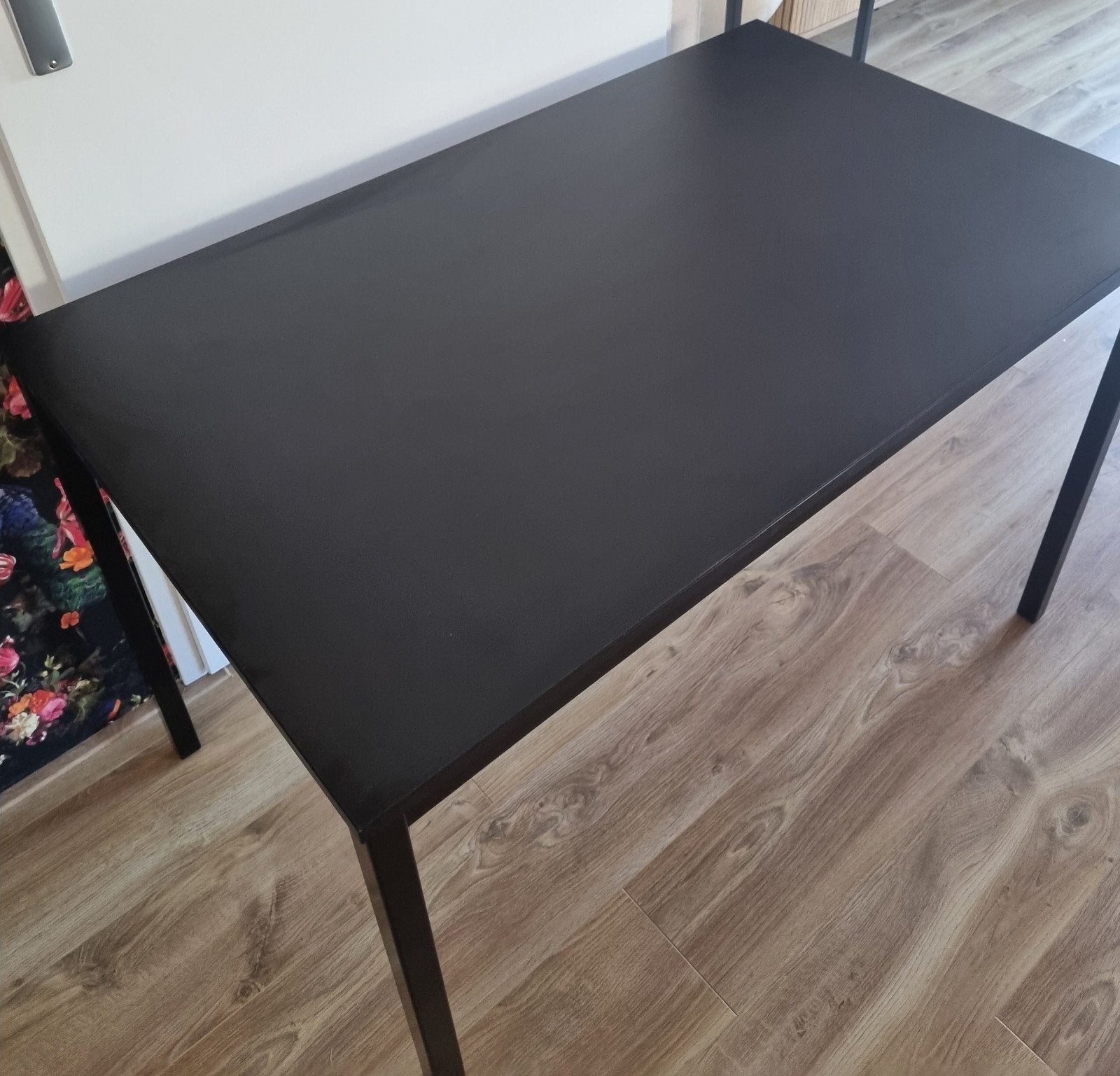 Stevig Ikea Sandsberg tafel/bureau zwart, Gebruikt, 100 tot 150 cm, 50 tot 100 cm, Modern, minimalistisch