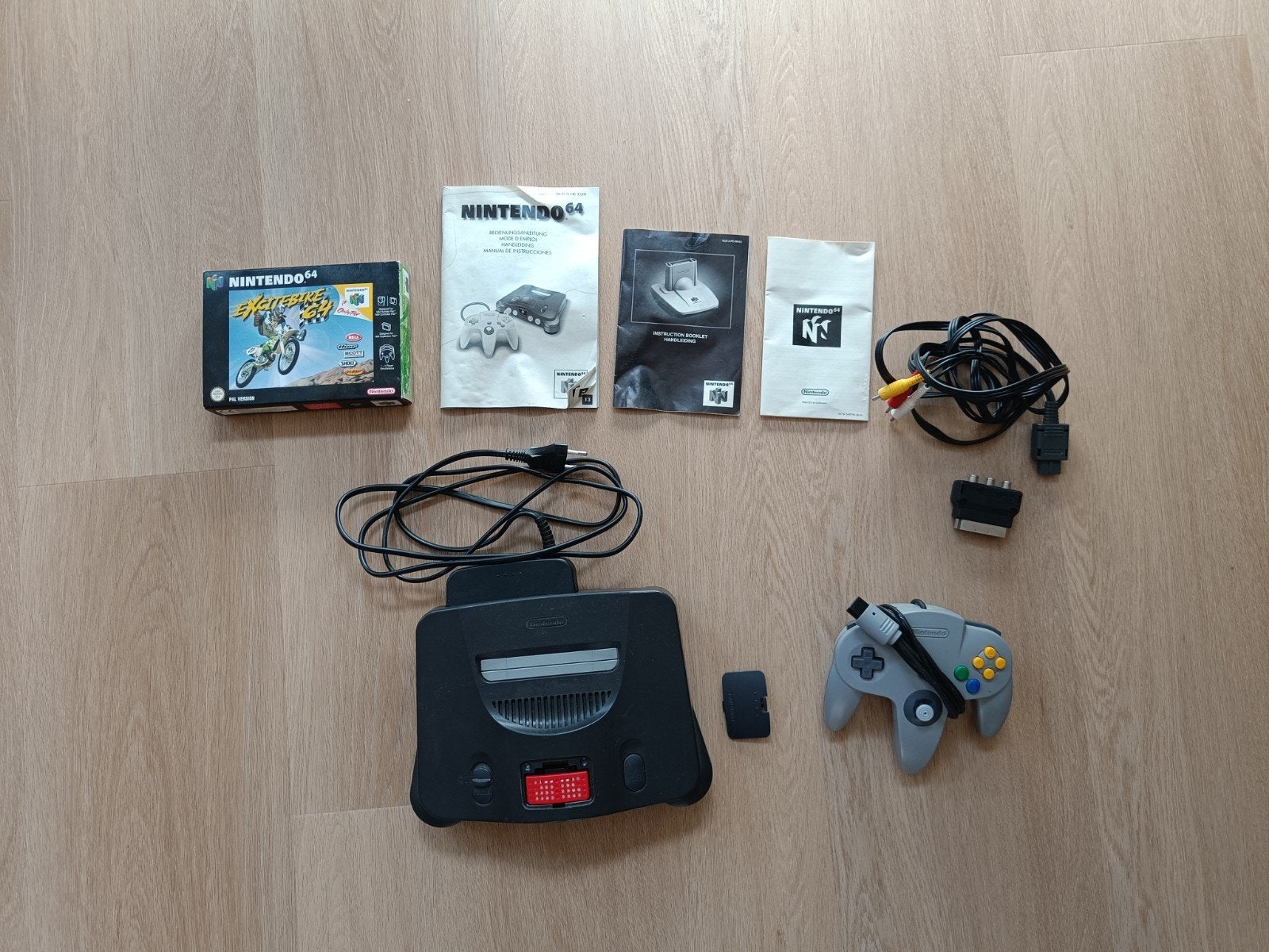 Nintendo 64 compleet + memory expansion pack + Excitebike 64, Spelcomputers en Games, Ophalen, Gebruikt, Met 1 controller, Met games