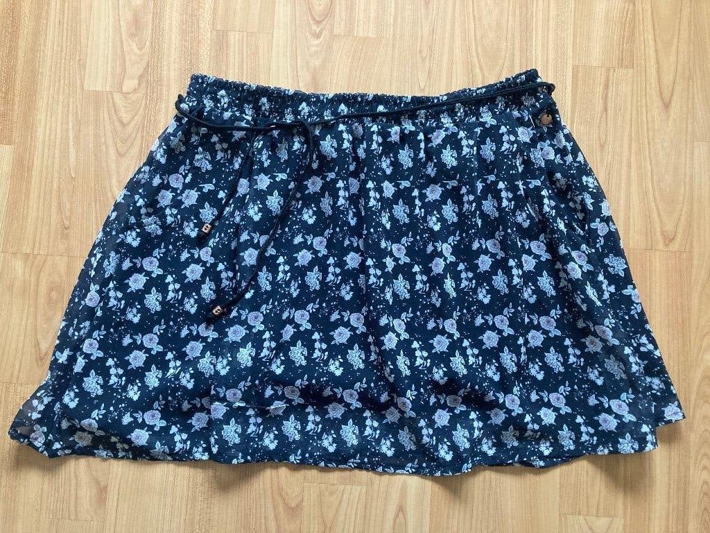Gebloemde rok Revelation – maat M, Kleding | Dames, Maat 38/40 (M), Zwart, Ophalen of Verzenden, Zo goed als nieuw