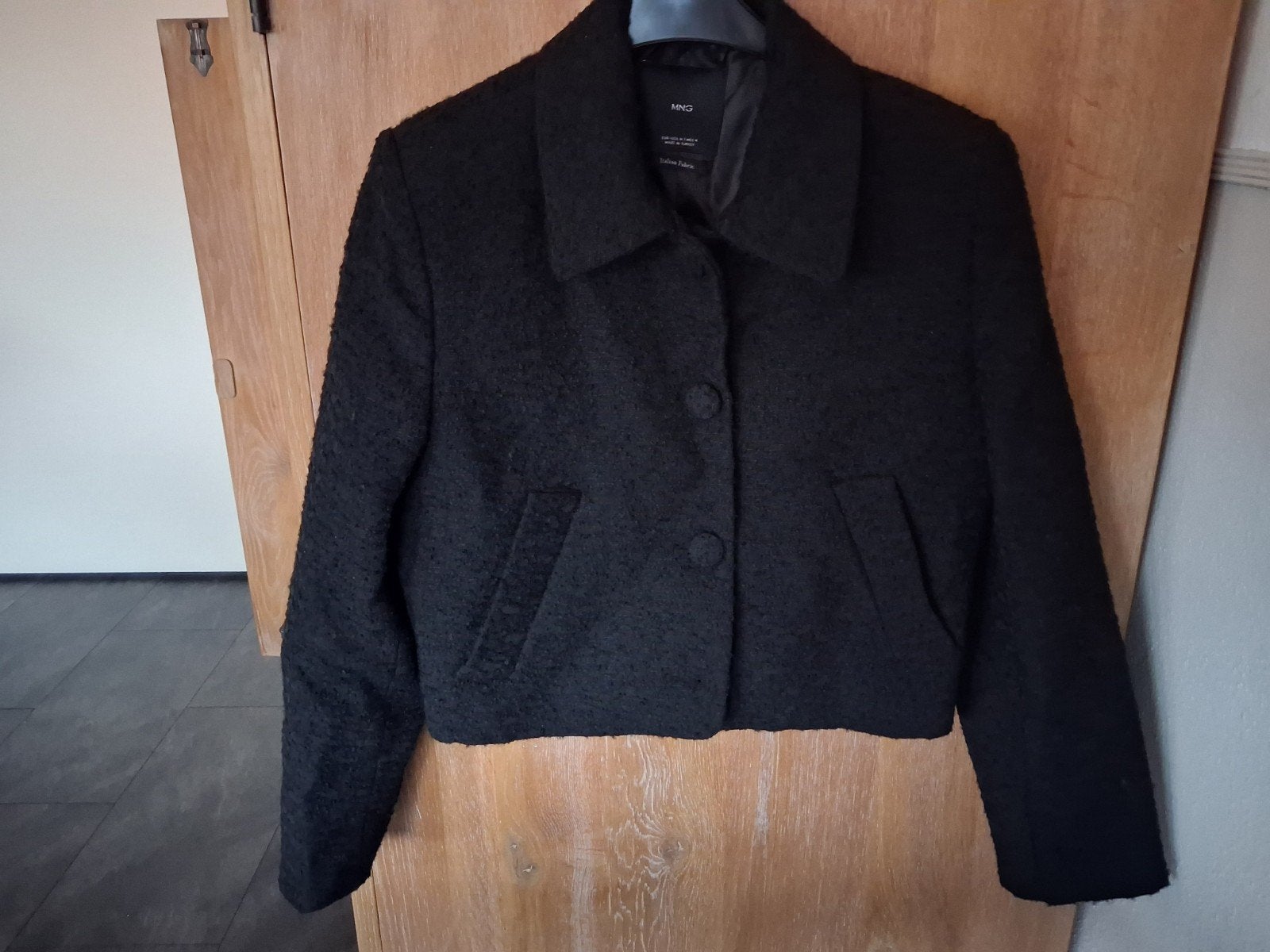 Zwart kort jasje Mango met structuur, maat M, Maat 38/40 (M), Mango, Zwart, Ophalen of Verzenden
