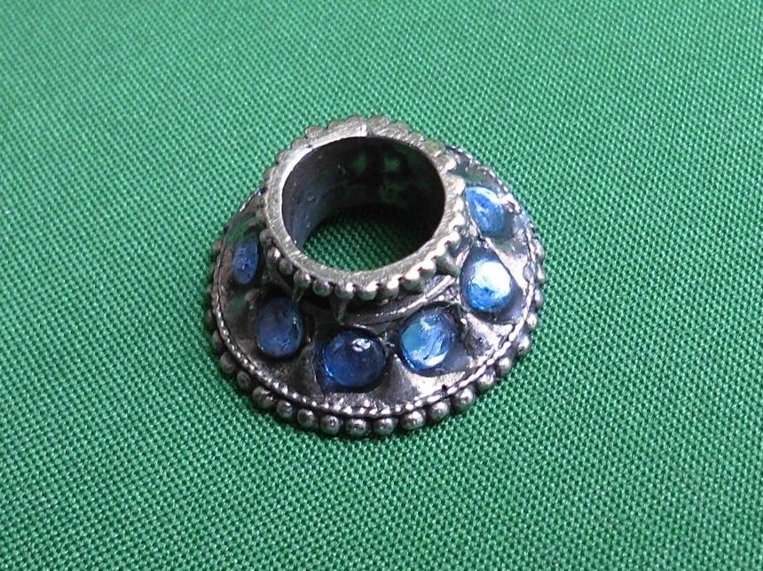 Zilverkleurige Mendak met Blauwe Stenen Java Keris MAG11, Handgemaakt, Sieraad, Verzenden, Indonesië