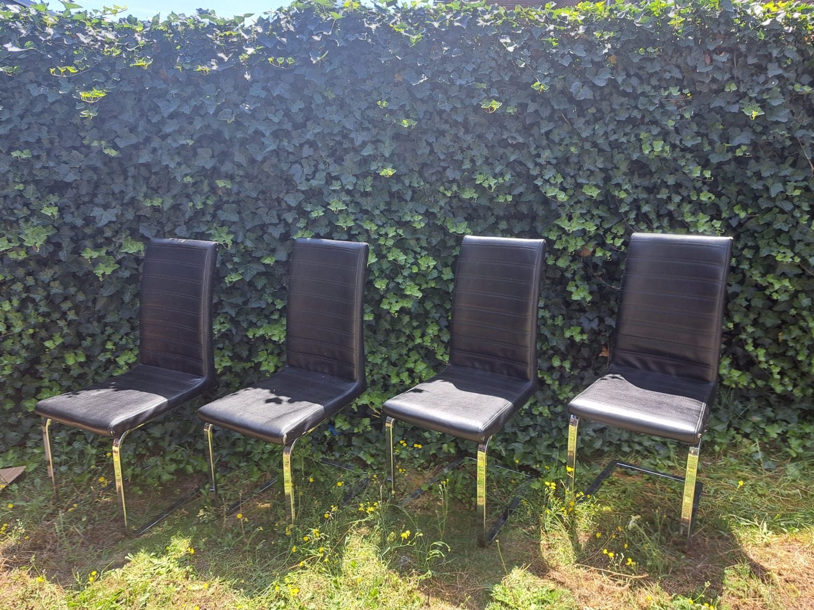 Gratis: 4 zwarte eetkamerstoelen met chromen onderstel, Huis en Inrichting, Stoelen, Ophalen, Kunststof, Gebruikt, Zwart