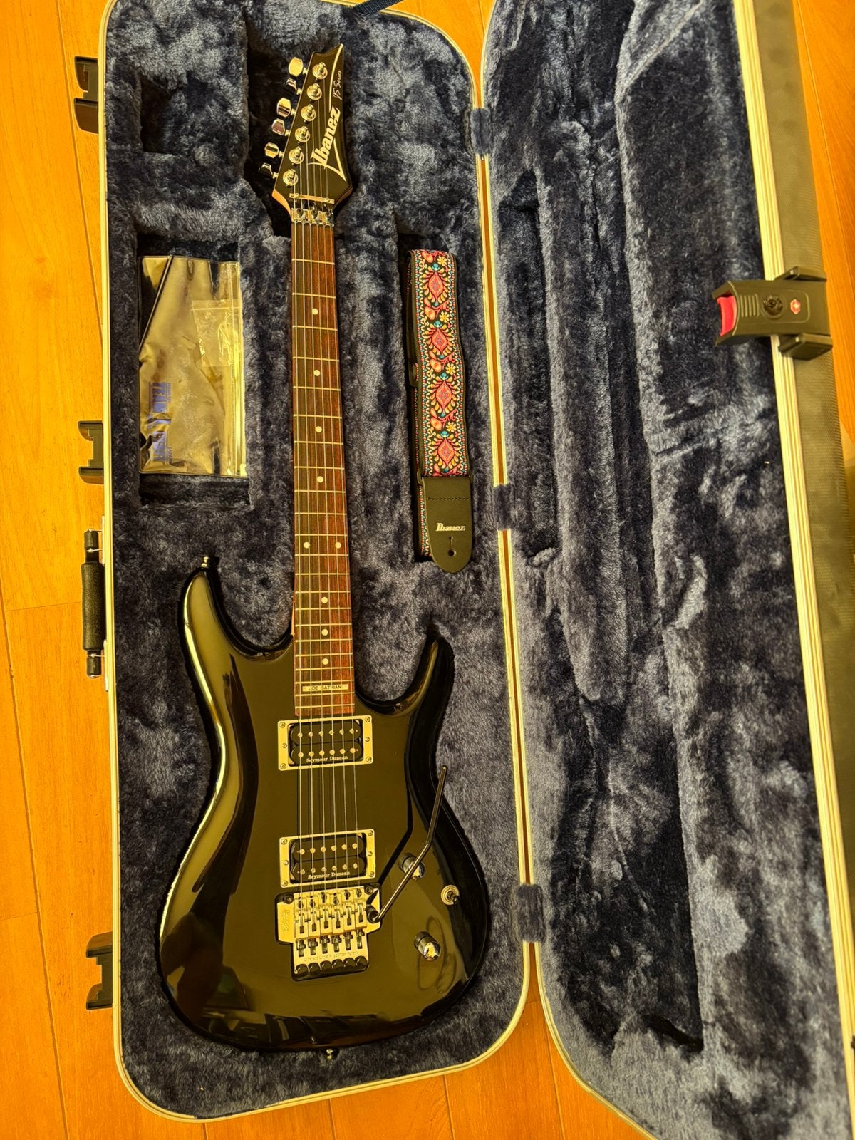 IBANEZ JOE SATRIANI !!JS 100 BK (2002)Seymour Duncan pickups, Muziek en Instrumenten, Snaarinstrumenten | Gitaren | Elektrisch
