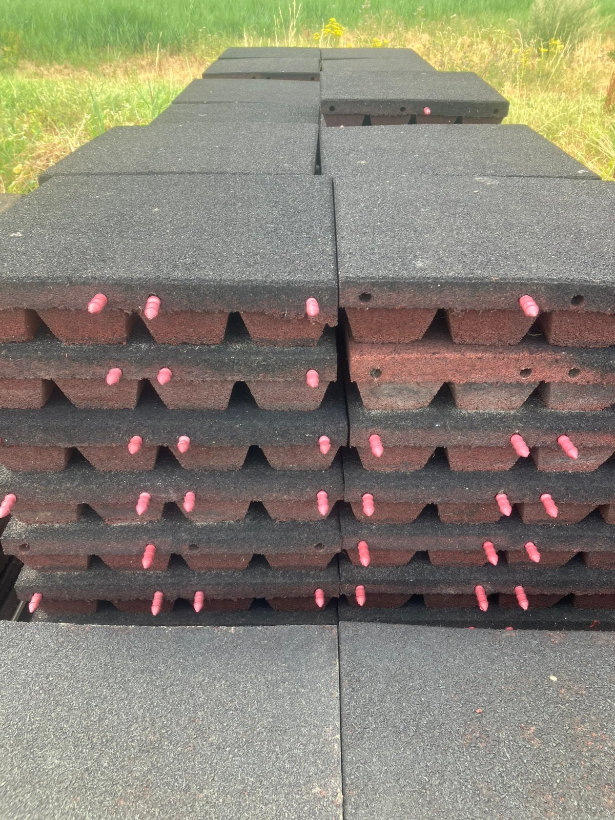 124 vochtdoorlatende rubberen tegels 50x50x10cm, Tuin en Terras, Ophalen, Q, Overige typen, Zo goed als nieuw