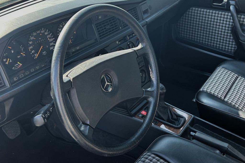Mercedes-Benz 190 190E 2.3-16 (bj 1985), Auto's, Achterwielaandrijving, Zwart, 4 stoelen, Leder en Stof