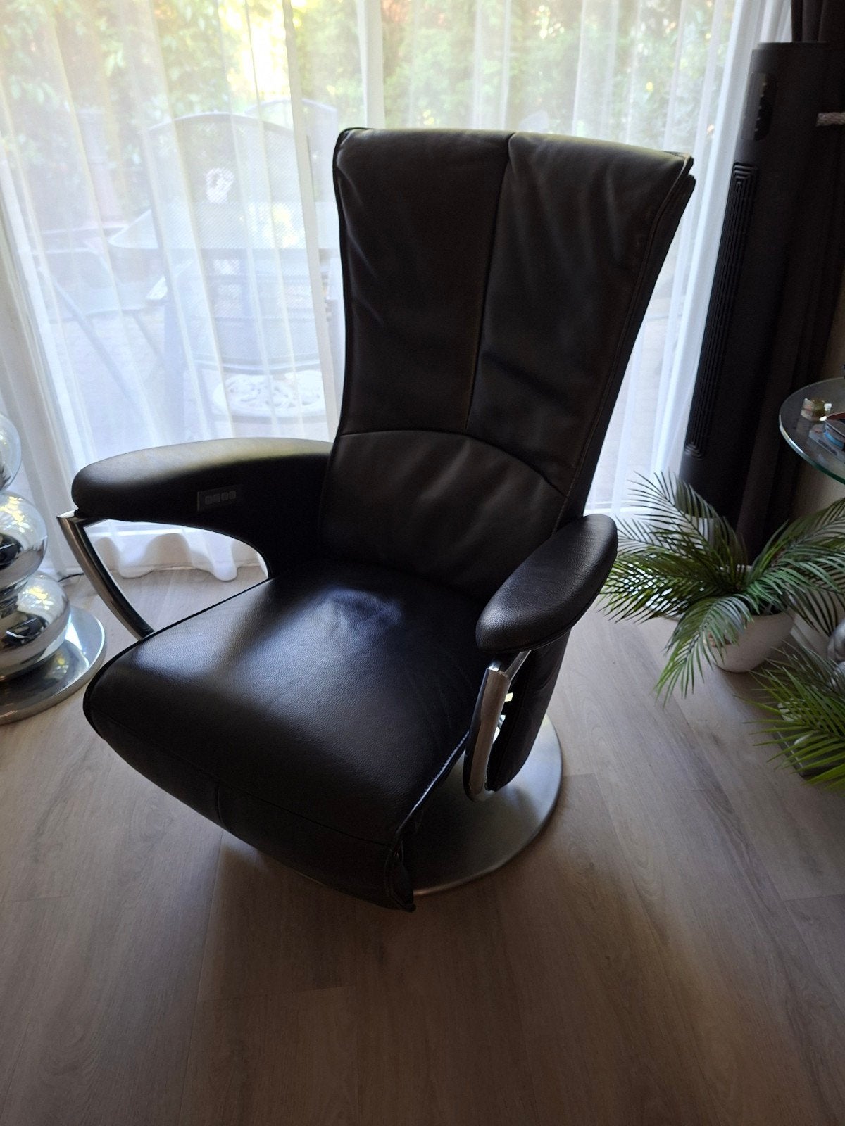 Relaxfauteuil, Toekomst / Prominent, electrisch verstelbaar, Minder dan 75 cm, Leer, Ophalen of Verzenden, Zo goed als nieuw
