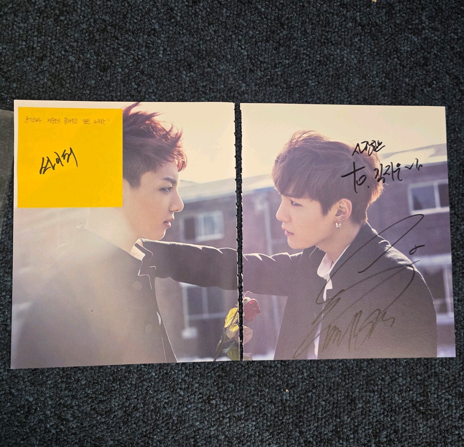 BTS signed page Suga, Ophalen of Verzenden, Zo goed als nieuw, Foto of Kaart, Gesigneerd
