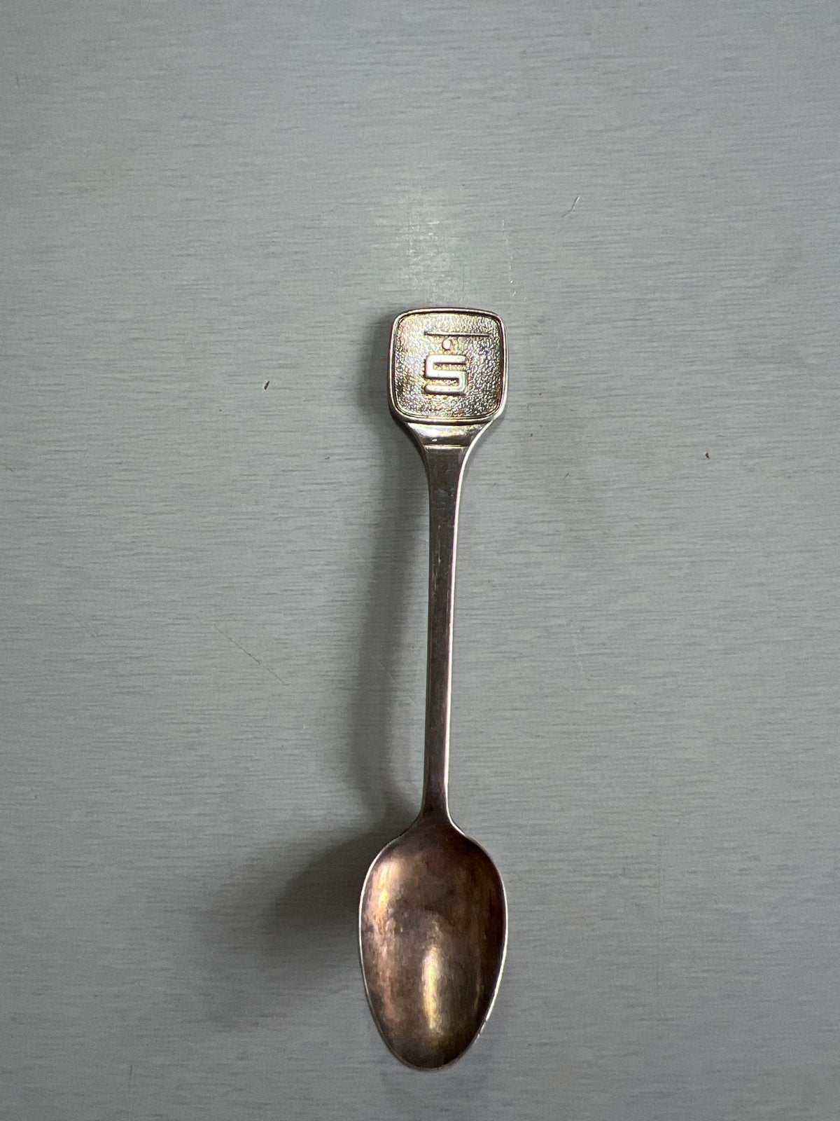 Set van 4 vintage verzamellepels - diverse ontwerpen, Ophalen of Verzenden