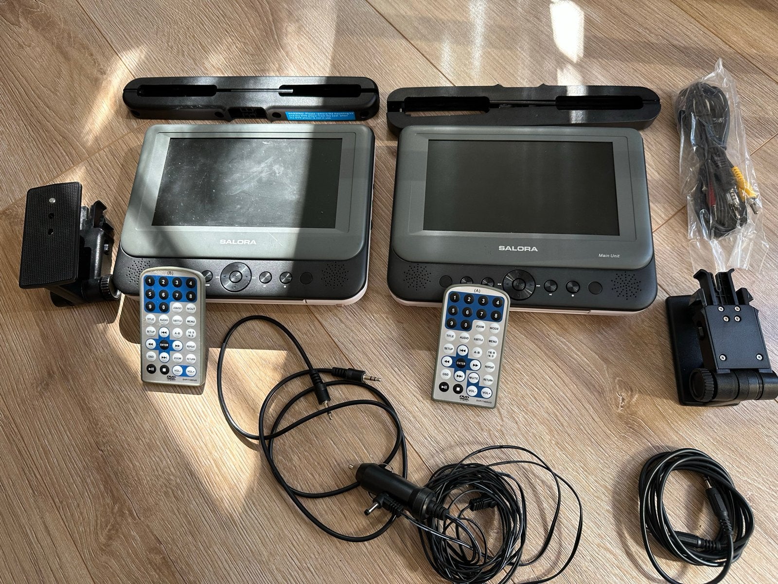 Salora DVP7748DUO Draagbare DVD Speler Set (2 stuks), Audio, Tv en Foto, Dvd-spelers, Gebruikt, Draagbaar, Ophalen of Verzenden