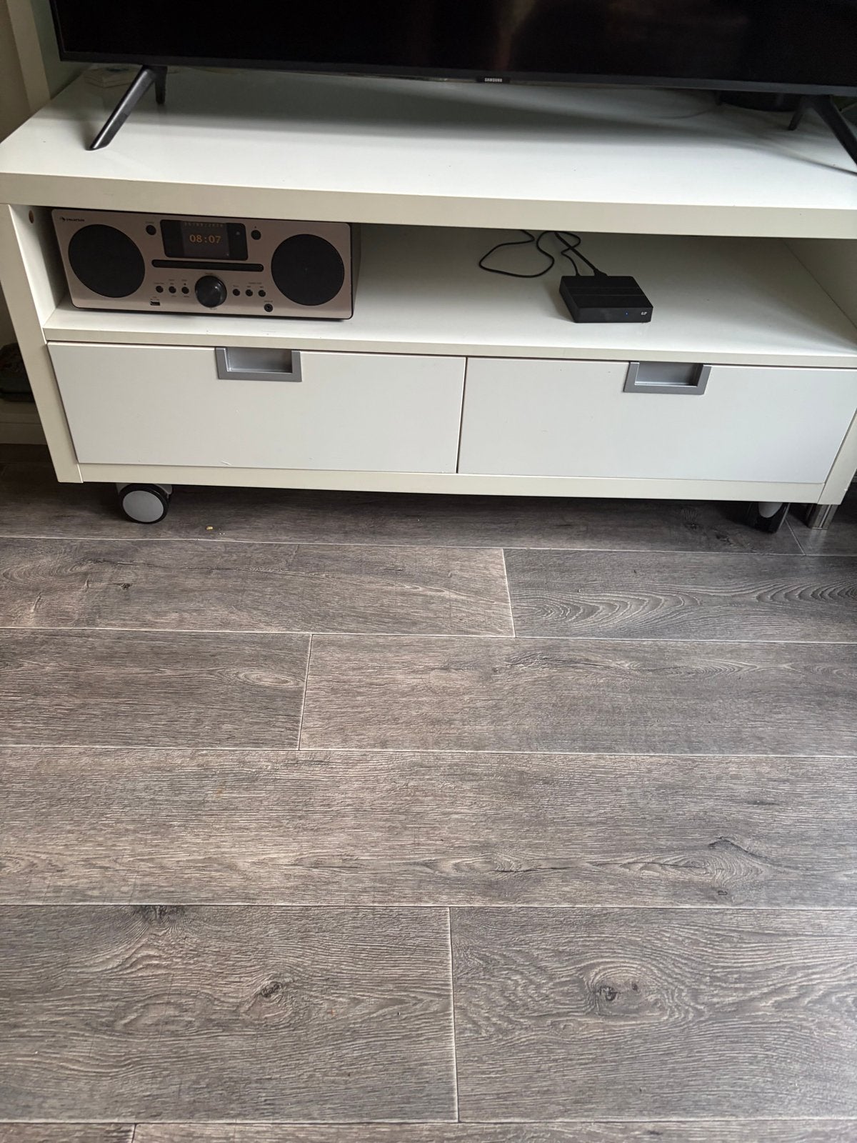 TV-meubel met lades en wieltjes - Zo goed als nieuw, Huis en Inrichting, Ophalen, Kunststof, 100 tot 150 cm, Zo goed als nieuw