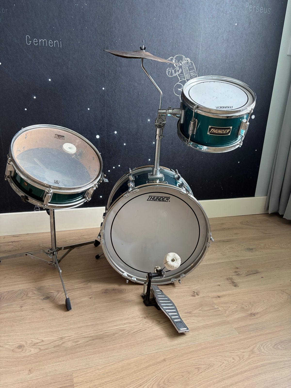 Thunder Drumstel - Compleet met bekkens en pedaal, Ophalen, Gebruikt, Overige merken
