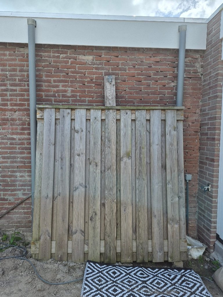 Twee schutting delen, een bandje en twee palen, Ophalen, Minder dan 3 meter, Hout, 1 tot 2 meter