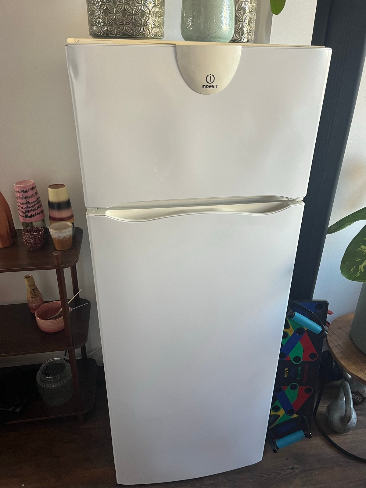 Gratis Indesit Koelkast met vriesvak - Wit, Ophalen, 150 tot 200 liter, Gebruikt, 140 tot 160 cm