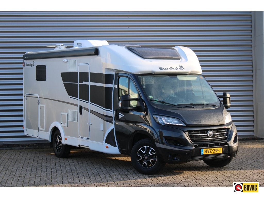 Sunlight T68 Adventure Edition 160PK Automaat Dakairco, Caravans en Kamperen, Automaat, Sunlight, Ringverwarming, Fiat