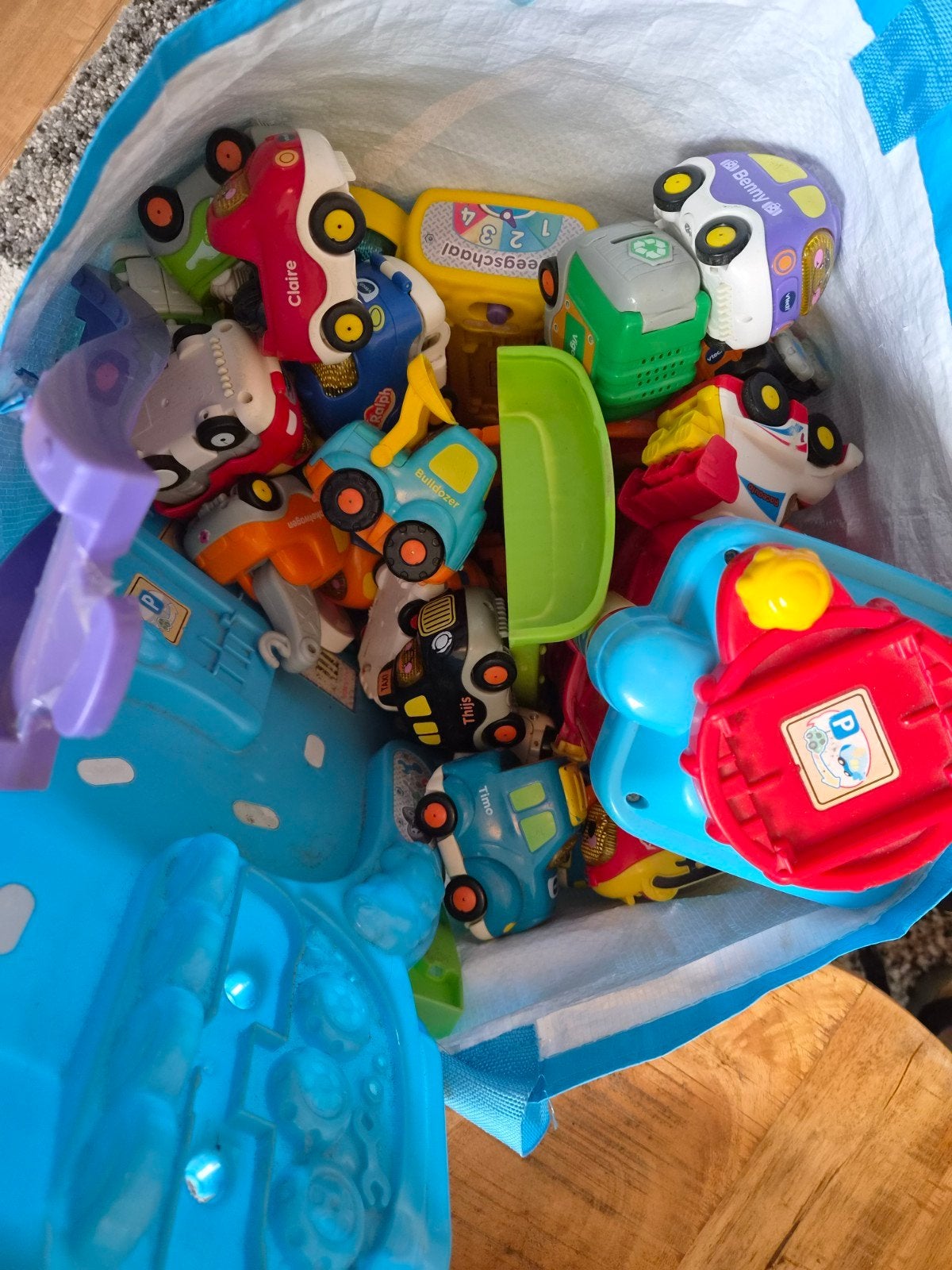 Toet toet auto's + garage en treinstation, Kinderen en Baby's, Speelgoed | Vtech, Ophalen, Gebruikt, 2 tot 4 jaar