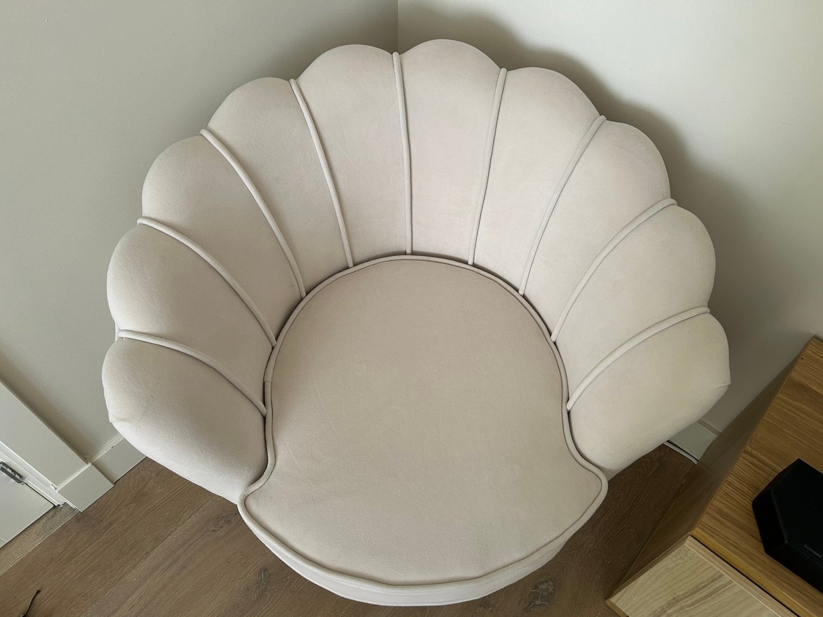 Elegant beige armchair, Huis en Inrichting, Banken | Sofa's en Chaises Longues, Ophalen, Zo goed als nieuw, 75 tot 100 cm, Minder dan 150 cm