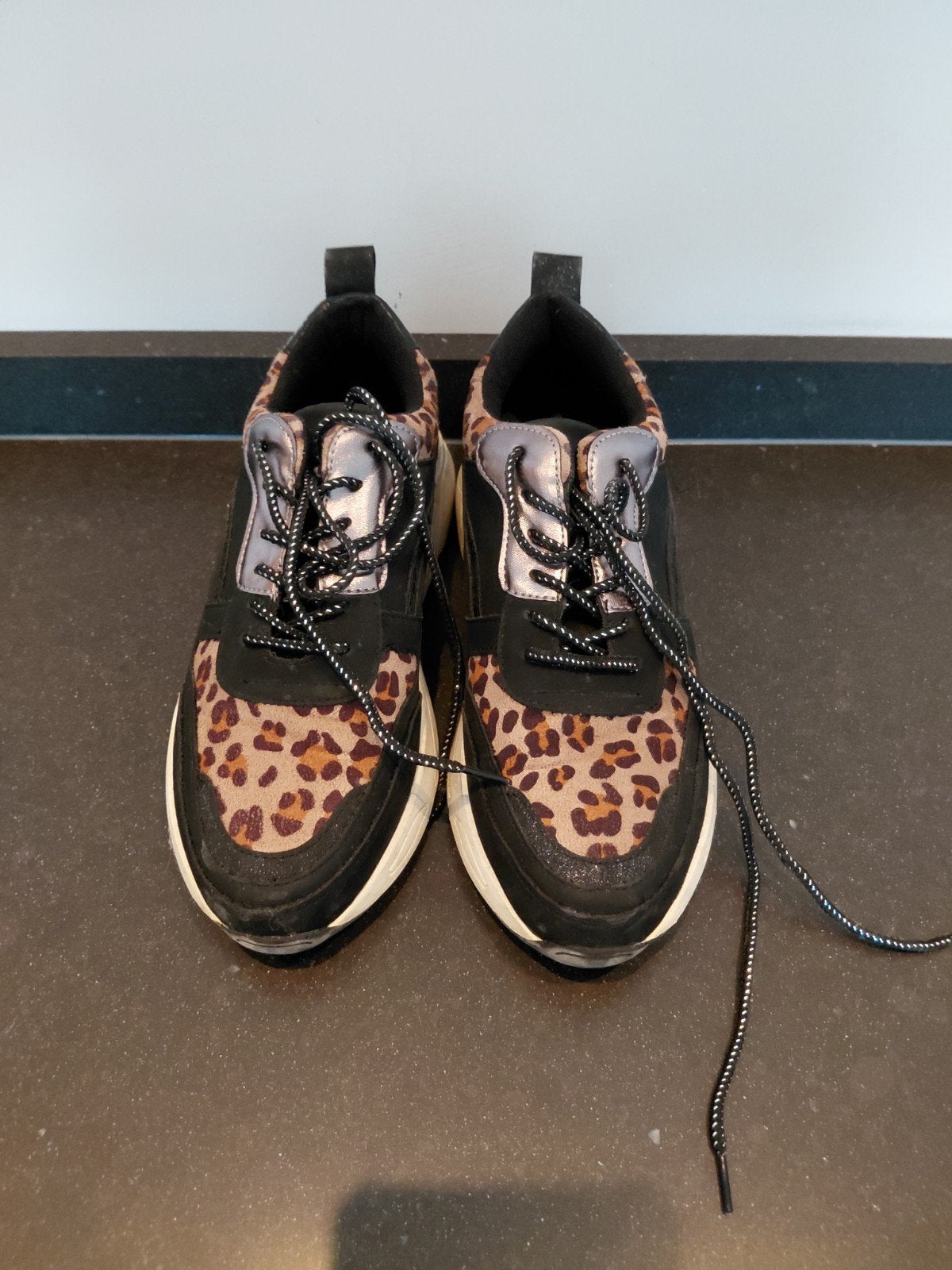 Sneakers mt 38 €5, Ophalen, Zo goed als nieuw, Sneakers of Gympen