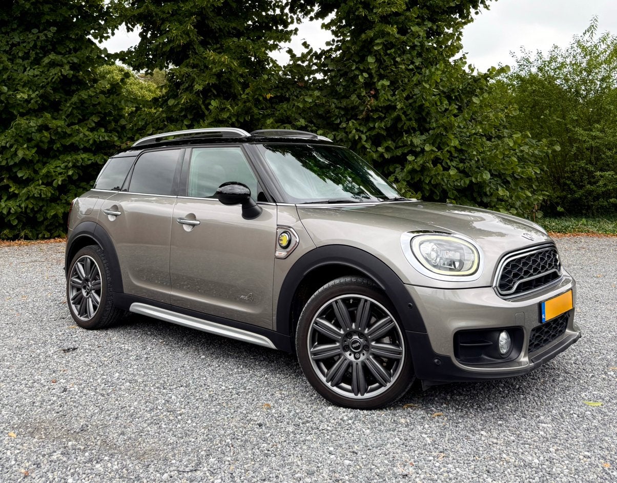 Mini Countryman Cooper SE | DEALER OND |PANO| FULL OPTIONS|, Auto's, Automaat, Lichtsensor, 136 pk, Zwart